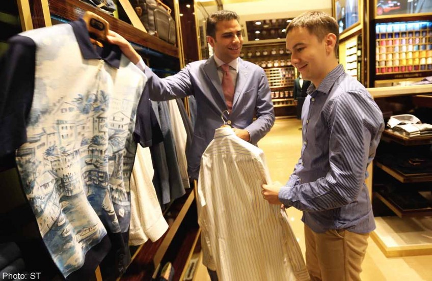 Russians keep calm and shop on in face of rising prices