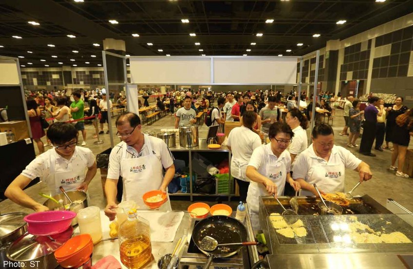 Old and new hawkers dish up the goods for charity