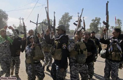 Islamic State fighters battle Iraqi forces near Baiji refinery