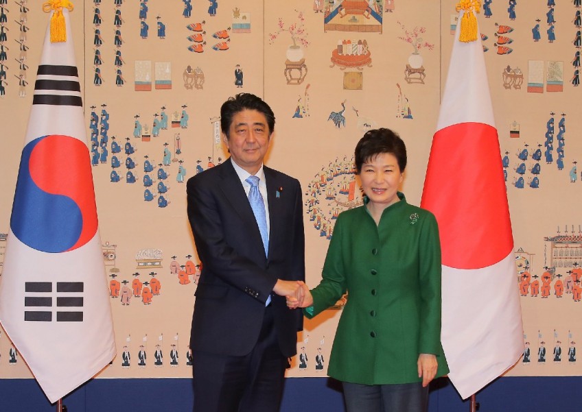 S Korea, Japan summit breaks diplomatic freeze
