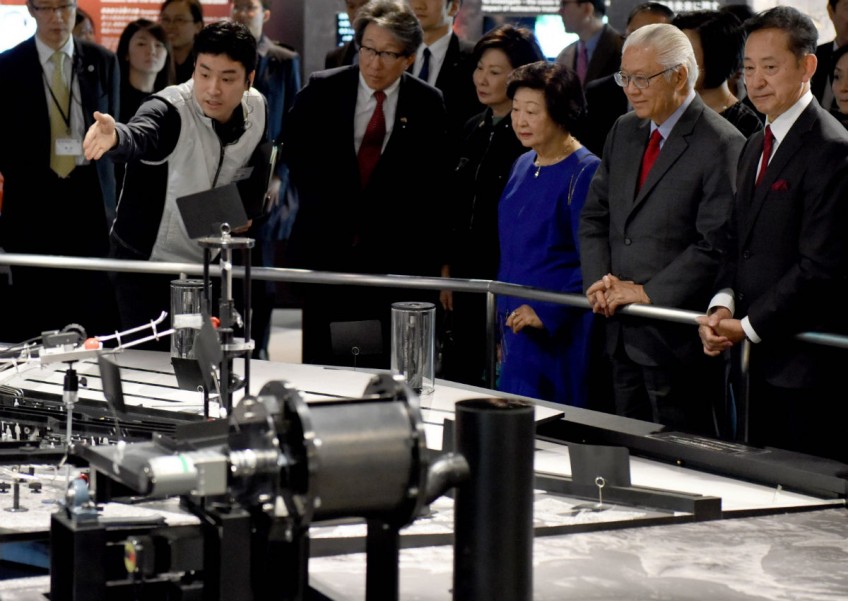 President Tan gets a glimpse of 'smart future'