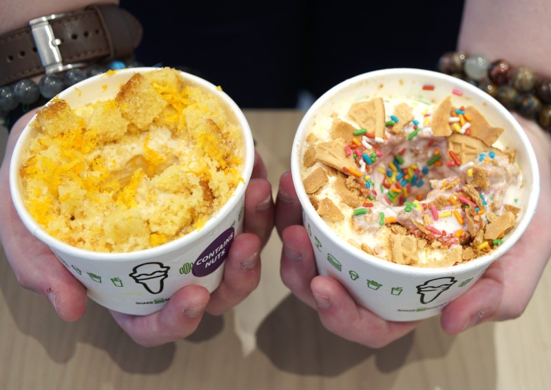 I tried Shake Shack's new concretes, Viva La Vivo and Sugee Boogie, available exclusively at their latest outlet in VivoCity