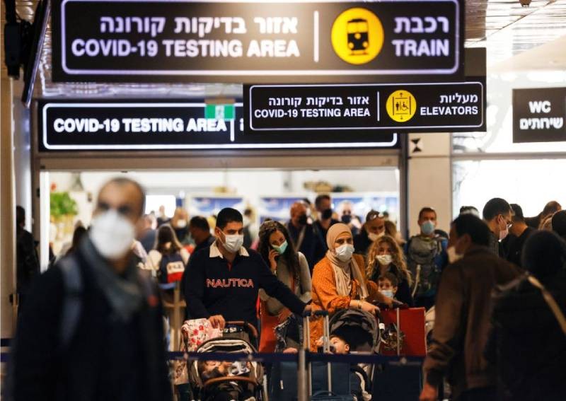 Japan joins Israel in barring foreigners as Omicron worries spread