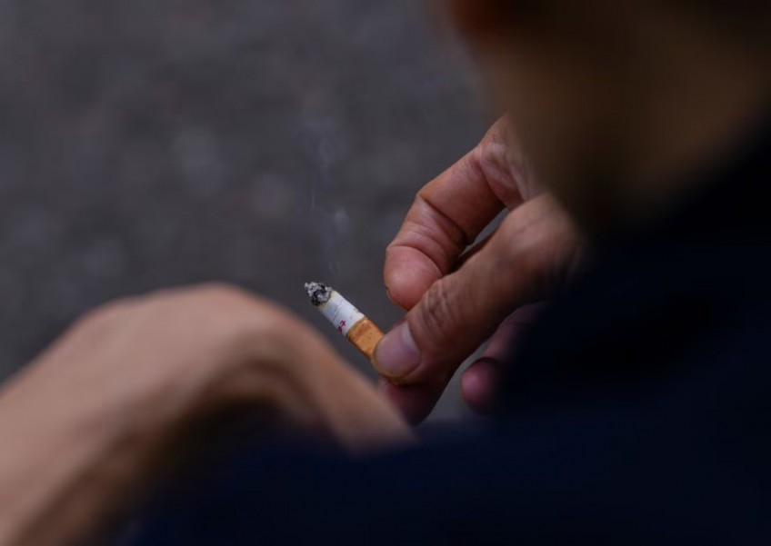 More older former smokers need lung cancer screening, experts say