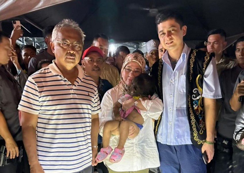 Malaysia Queen offers to adopt girl with werewolf syndrome she met