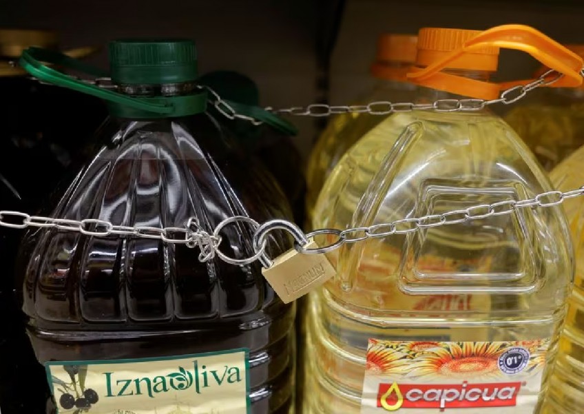 Spanish supermarkets lock up olive oil as shoplifting surges