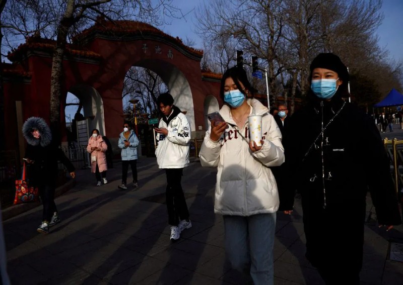 Don't press 'pandemic panic button', scientists caution on China pneumonia report