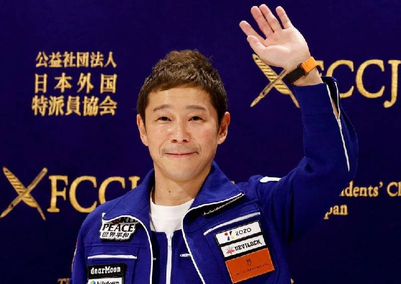 Japan billionaire Maezawa's moon flyby pushed back to 2024 or beyond