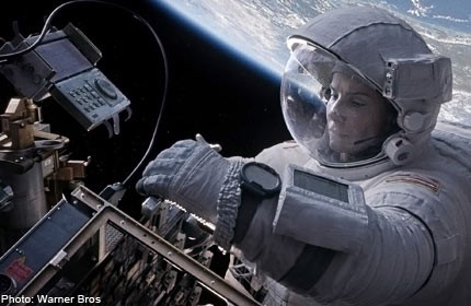 'Gravity' draws stellar reviews, awards buzz