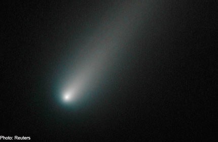 Is the 'Christmas Comet' cracking up?
