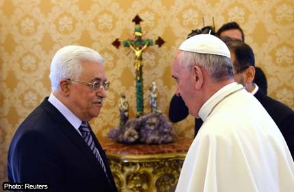 Palestinian president Abbas invites pope to Middle East
