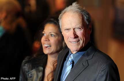 Clint Eastwood saves man from choking