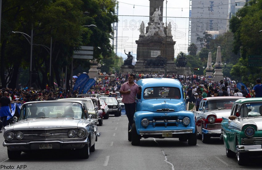 Classic car parade in Mexico sets world record