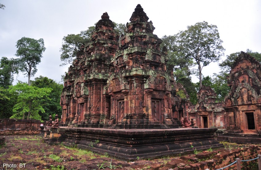 NZ tourist wanted over broken statue in Cambodia's Angkor Wat