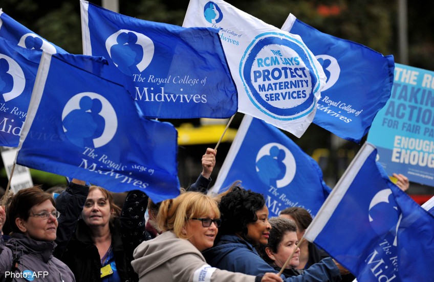 English health workers stage first strike for 32 years