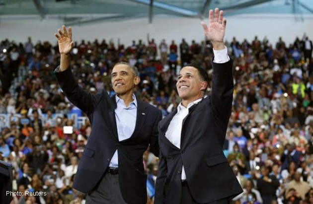 Obama makes rare campaign trail appearance, people leave early