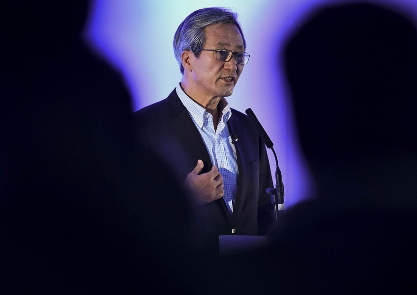 Football: Korean Chung concedes his FIFA candidacy hangs by a thread