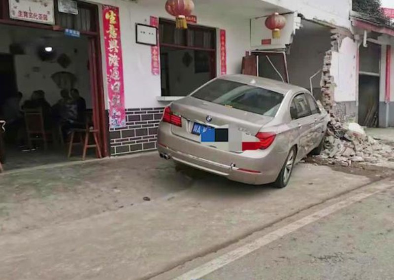 No joke: BMW crashes into house but elderly inside say mahjong's more important