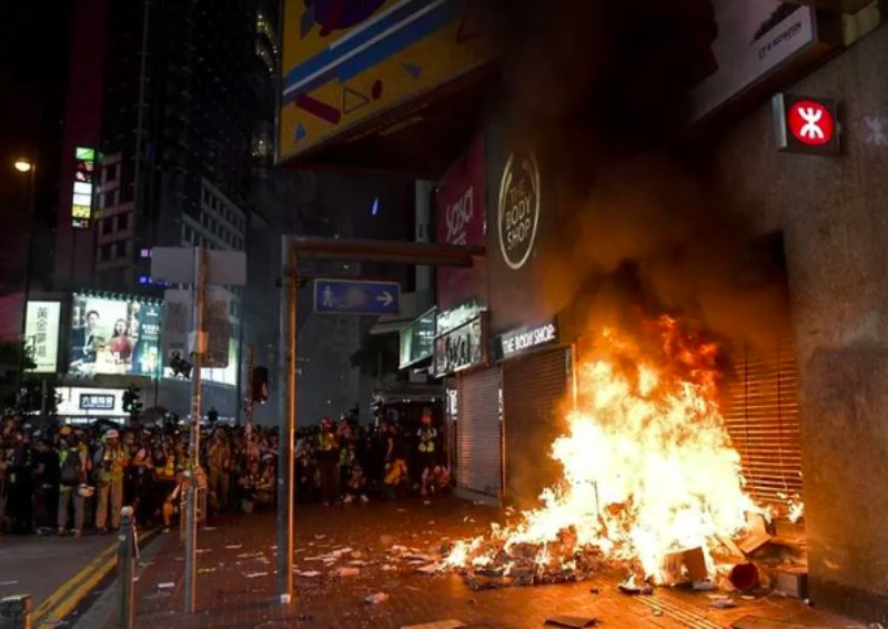 Hong Kong MTR services suspended on Saturday after protest violence