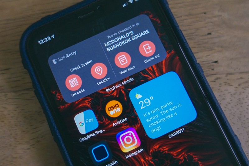How to get the SingPass SafeEntry widget on your iPhone home screen to check in and out faster