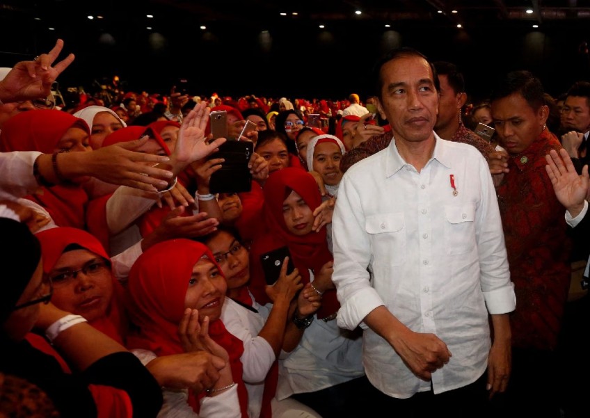 Jokowi, Indonesia's kingmaker, works to keep influence after election