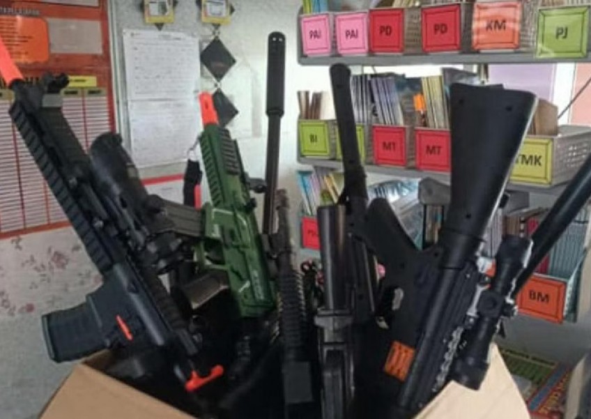 Malaysia rebukes children and teachers carrying fake guns to show solidarity with Palestine