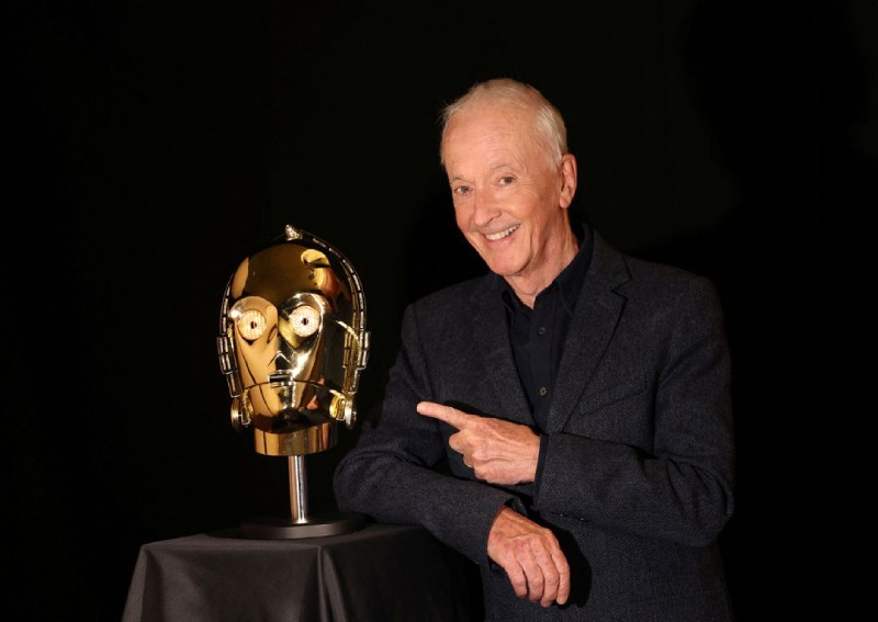 C-3PO's head, Titanic costumes for sale at Propstore film auction