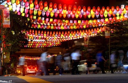 20,000 lanterns light up Chinatown