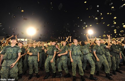 995 graduate as SAF specialists