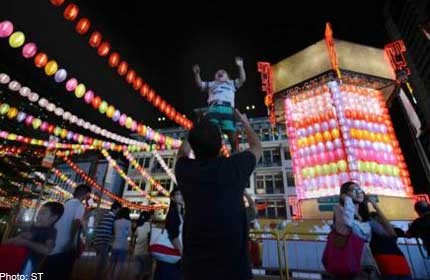 20,000 lanterns for moonfest in Chinatown 