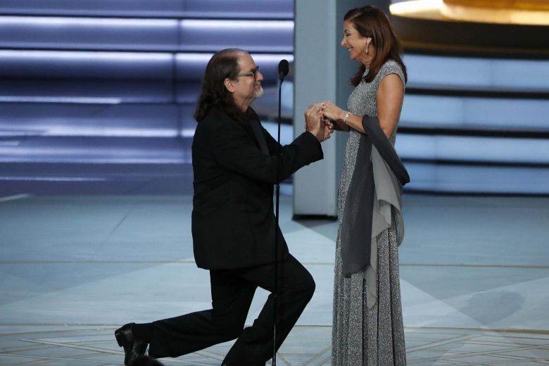 Glenn Weiss accepts Emmy award, proposes to shocked girlfriend