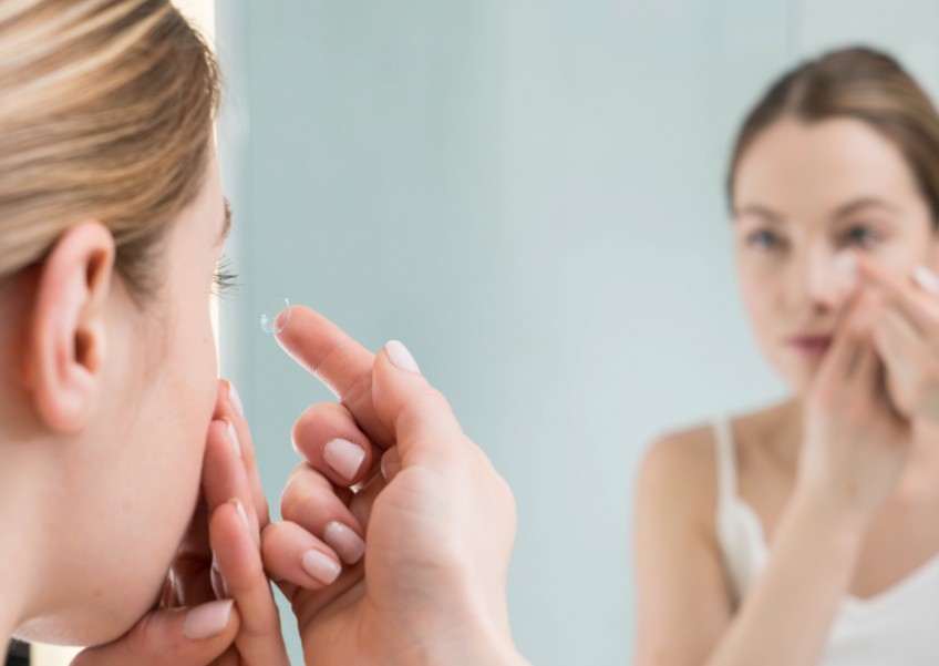 Ask a doctor: Can contact lenses get lost in my eyes?