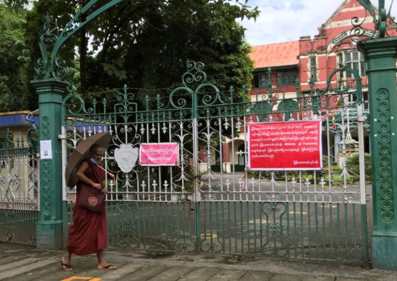 Myanmar seals off capital amid coronavirus surge