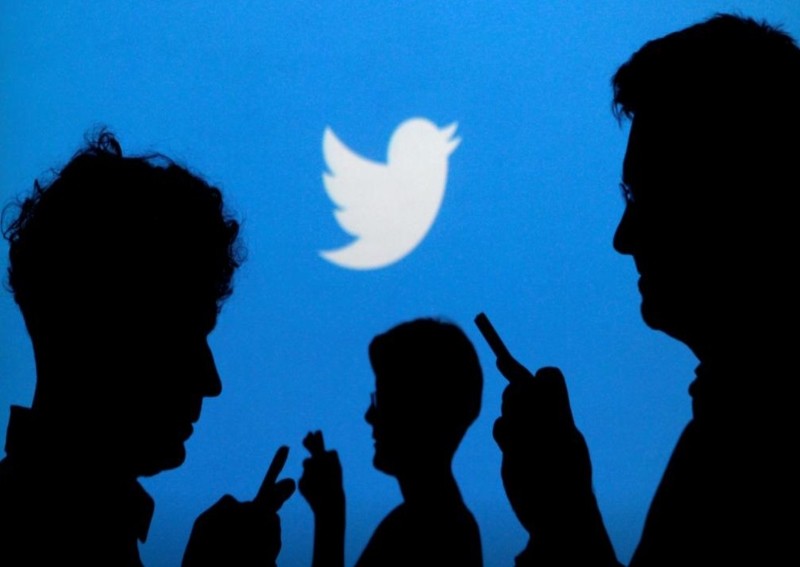 Twitter investigates complaints its photo-cropping tool favours white faces
