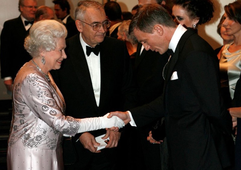 Elton John, Helen Mirren and other celebrities mourn Queen Elizabeth