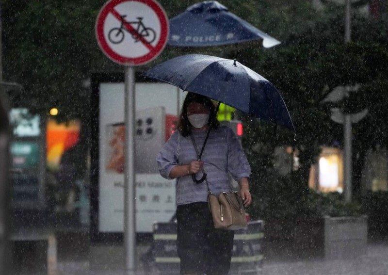 Typhoon Muifa pounds eastern China with strong gales, rain