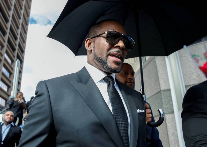 Juror in R Kelly's trial suffers panic attack, couldn't go on 'one minute more'