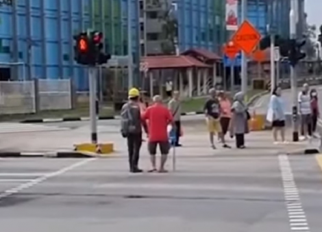 This made my day: Migrant worker helps elderly man in Ang Mo Kio to cross road slowly