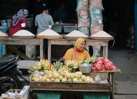 Indonesia to provide more cash handouts to mitigate risk of rising food prices