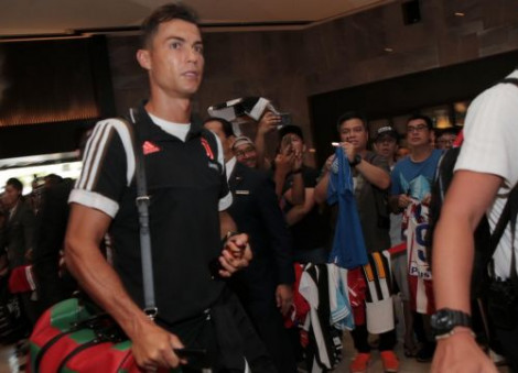 Cristiano Ronaldo and Juventus touch down late but still receive rapturous welcome