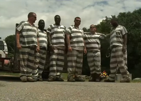 Instead of escaping, these inmates saved an officer's life after he collapsed