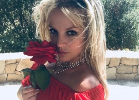 Britney Spears sparks fears for mental health after being photographed barefoot and topless