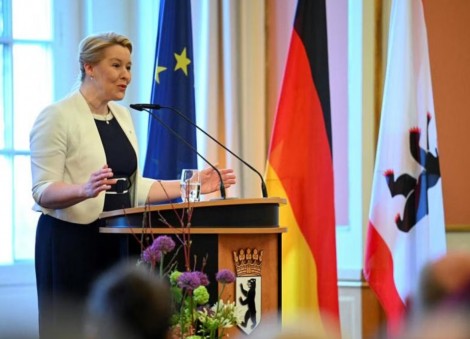 Berlin senator struck on head as concern grows over attacks on politicians