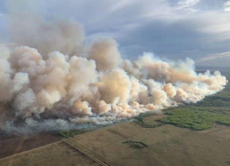 Western Canada blazes cause evacuations, air quality concerns