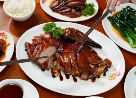 Play credit card roulette with Kam's Roast for a chance to get up to 50% off your total bill