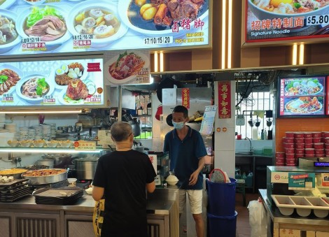 Limited stock: Hawker explains why bak kut teh soup not given free to every patron following complaint