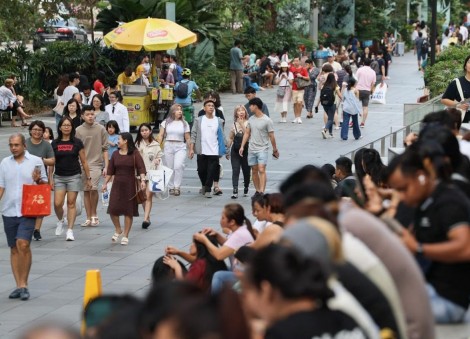 Singapore's total population rises 5% to record high of 5.92 million